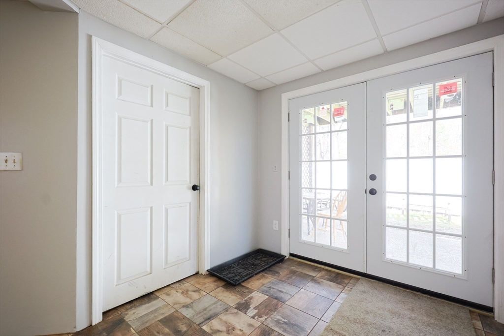 Norton, Massachusetts 02766, United States, 3 Bedrooms Bedrooms, ,2 BathroomsBathrooms,Residential,Pending,106336