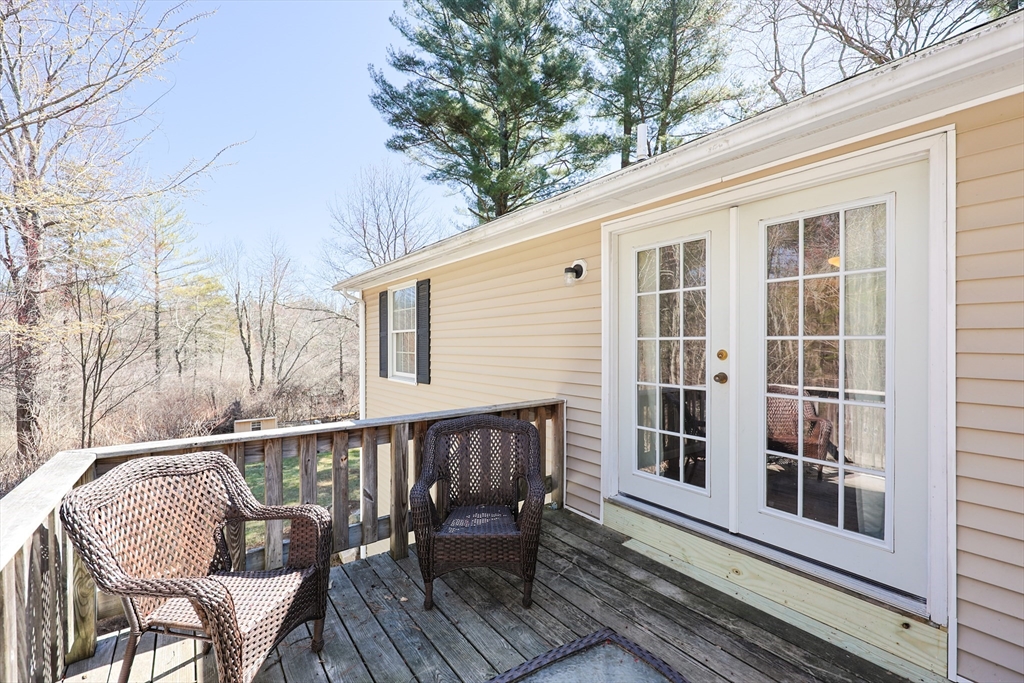 Norton, Massachusetts 02766, United States, 3 Bedrooms Bedrooms, ,2 BathroomsBathrooms,Residential,Pending,106336