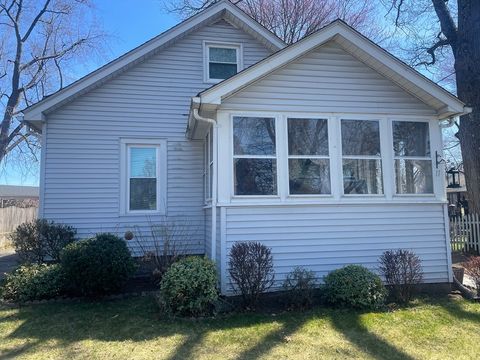 Photo of 11 Thornfell St, Springfield, MA 01104 (MLS # 73502692)