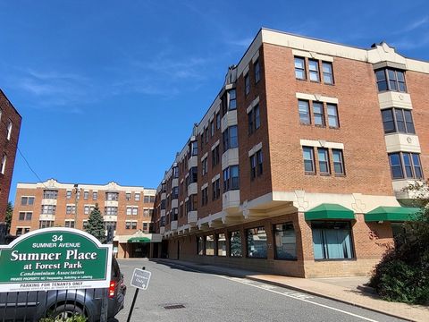 Photo of 34 Sumner Ave #208, Springfield, MA 01108 (MLS # 73464176)