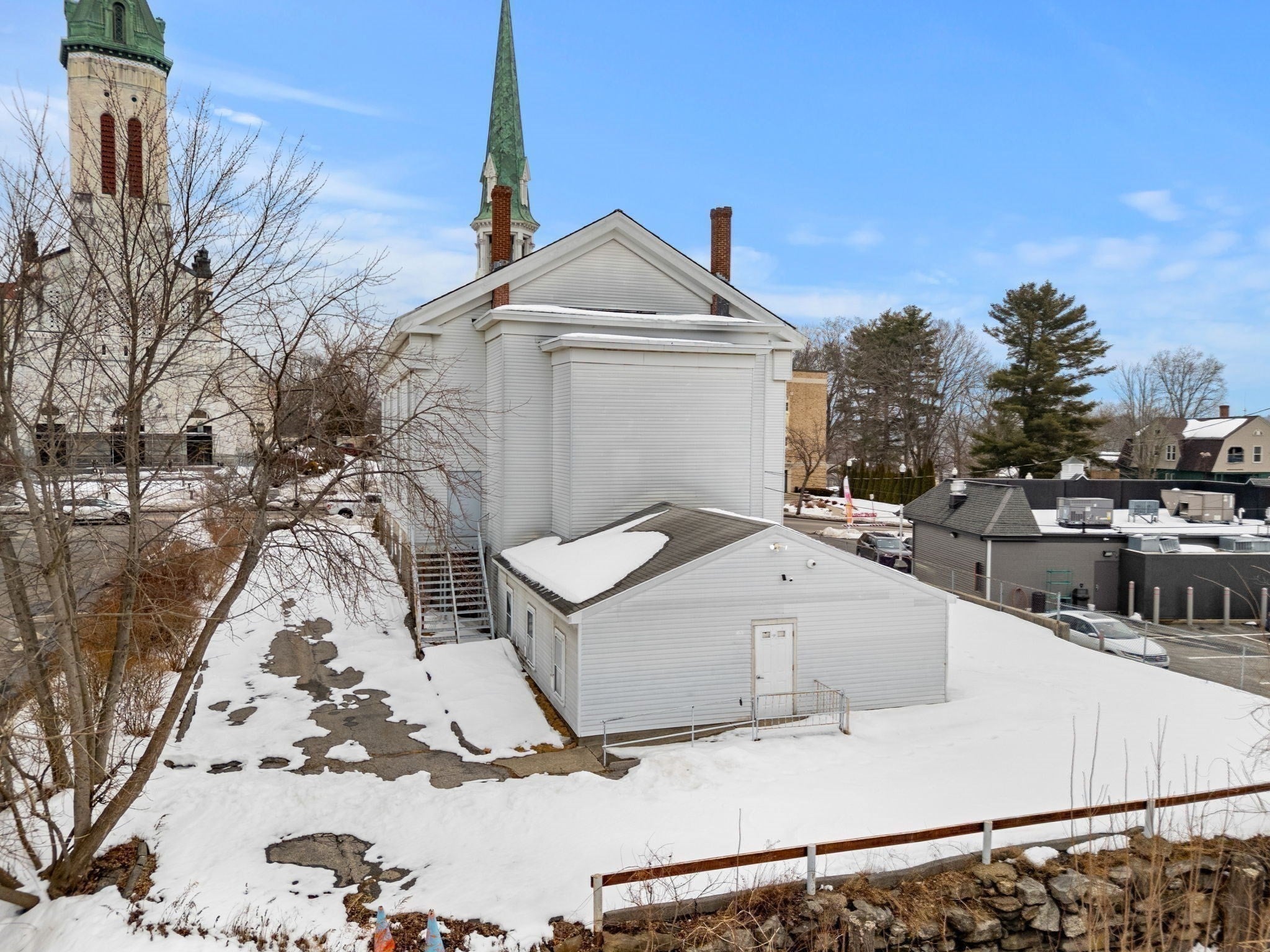 437 Main St