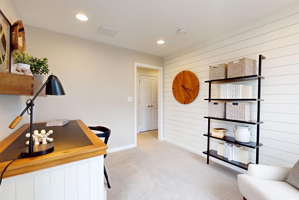 Sudbury, Massachusetts 01776, United States, 3 Bedrooms Bedrooms, ,3 BathroomsBathrooms,Residential,Active,117215