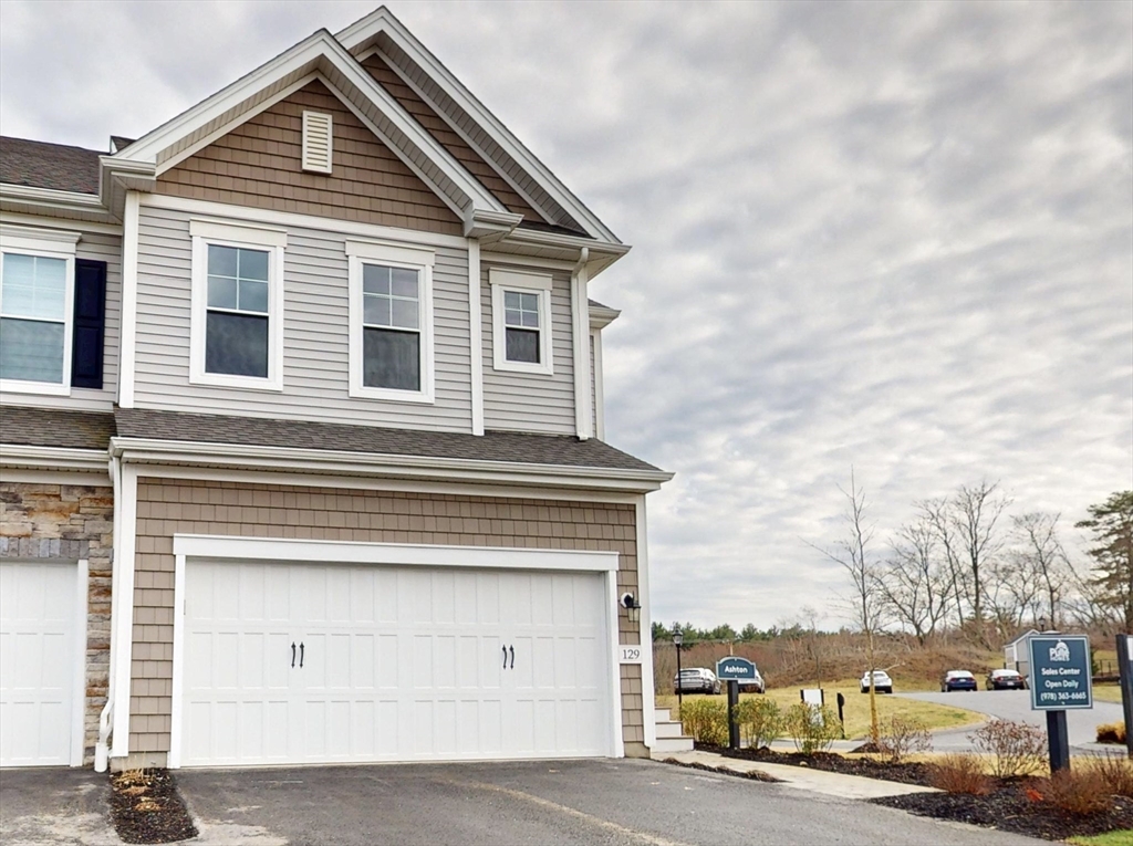 Sudbury, Massachusetts 01776, United States, 3 Bedrooms Bedrooms, ,3 BathroomsBathrooms,Residential,Active,117215