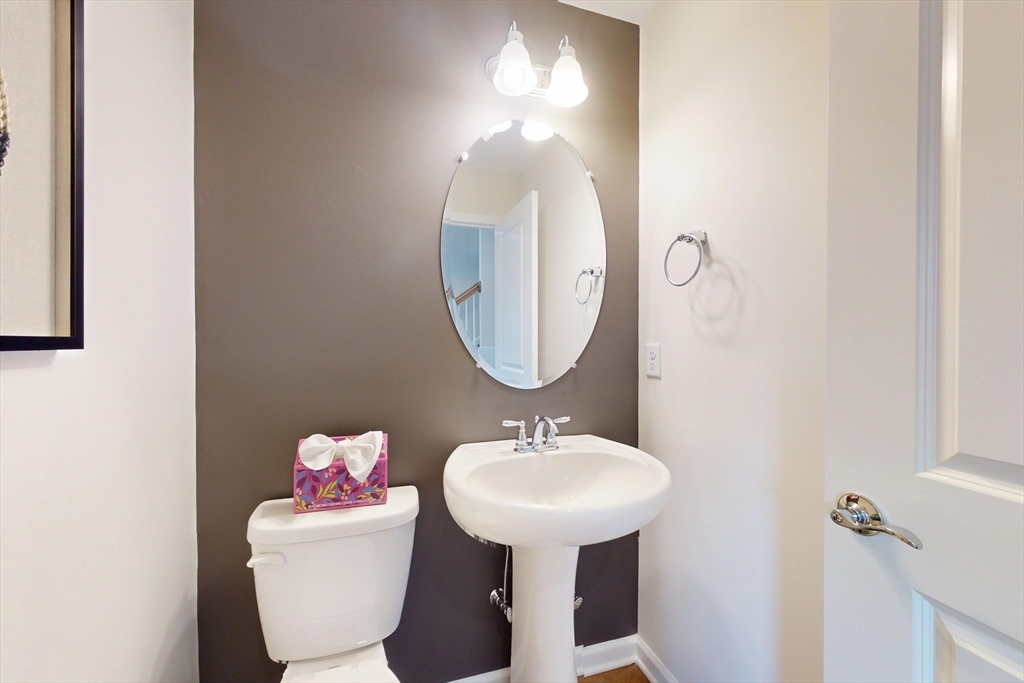 Sudbury, Massachusetts 01776, United States, 3 Bedrooms Bedrooms, ,3 BathroomsBathrooms,Residential,Active,117215