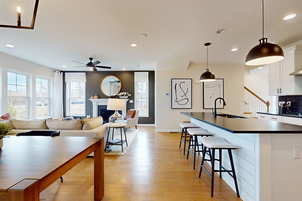 Sudbury, Massachusetts 01776, United States, 3 Bedrooms Bedrooms, ,3 BathroomsBathrooms,Residential,Active,117215