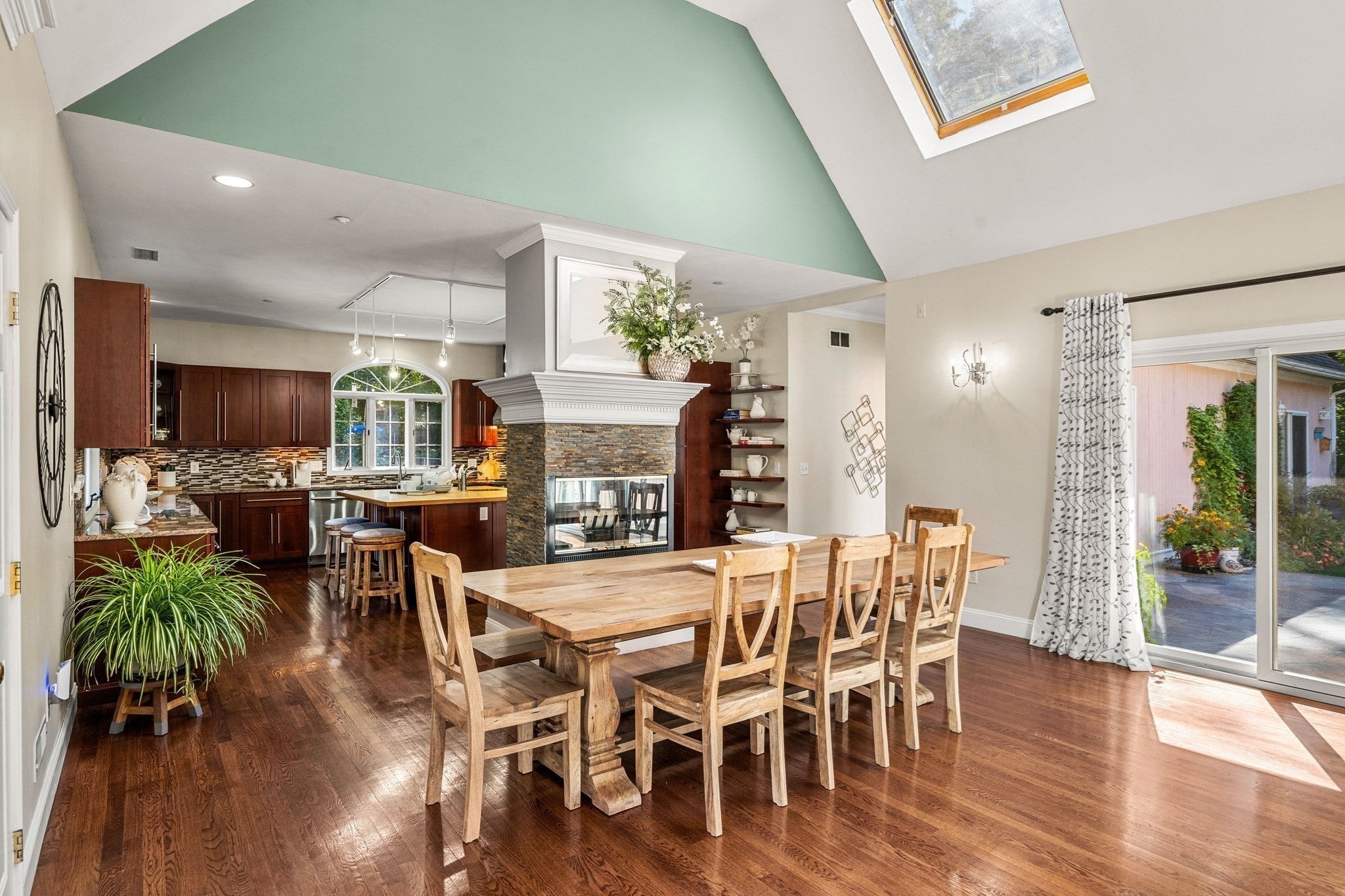 1204 Broadway, Haverhill, MA, 1204 Broadway, Haverhill, MA Photo #2