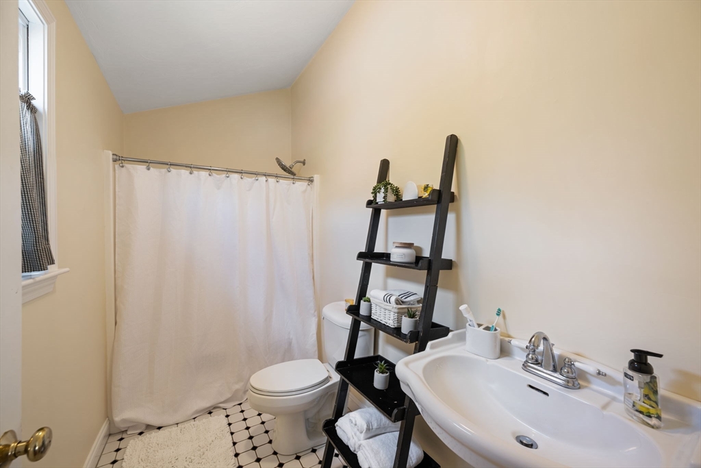 29 Andrew Dr, Pembroke, MA Photo #14