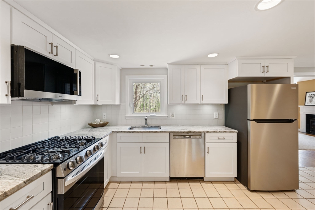 29 Andrew Dr, Pembroke, MA Photo #7