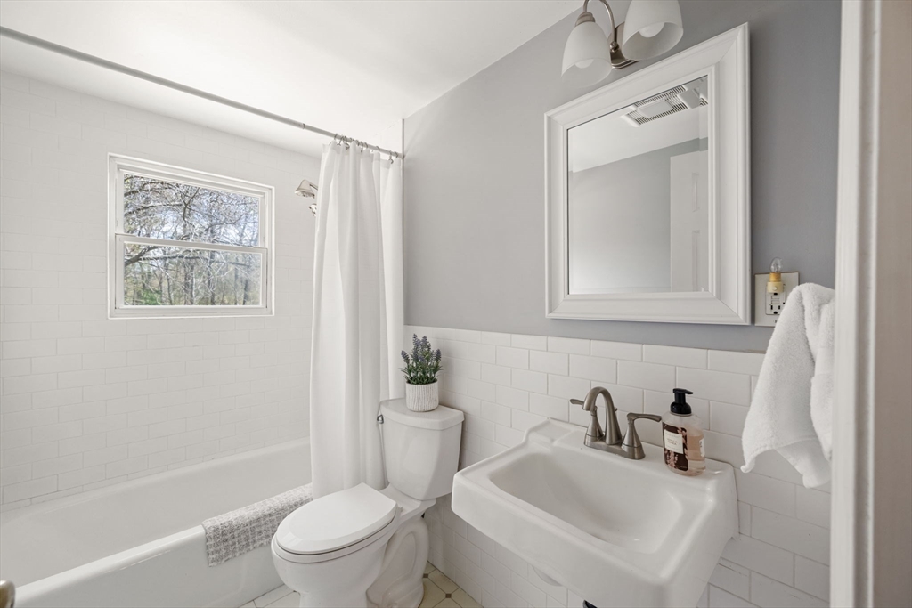 29 Andrew Dr, Pembroke, MA Photo #17