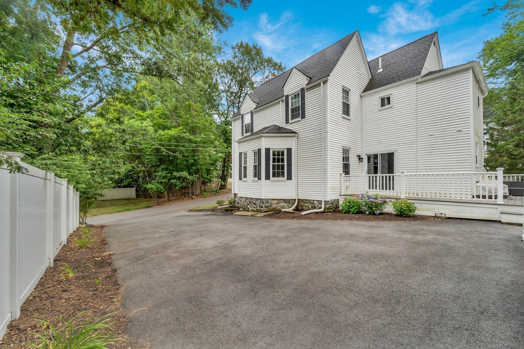 3 Highet Ave