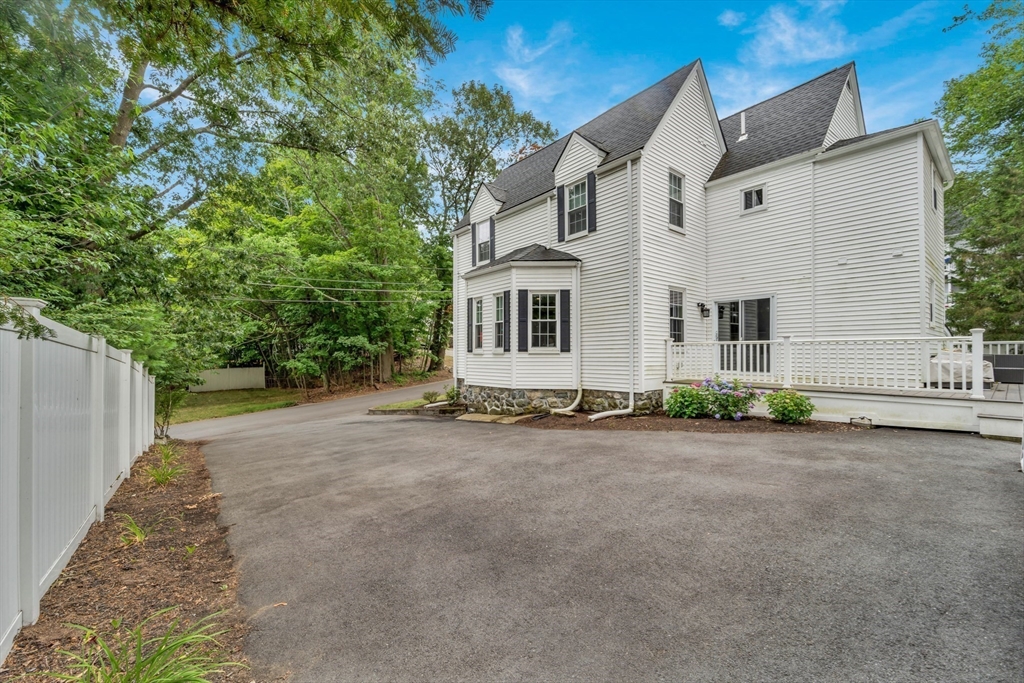 3 Highet Ave