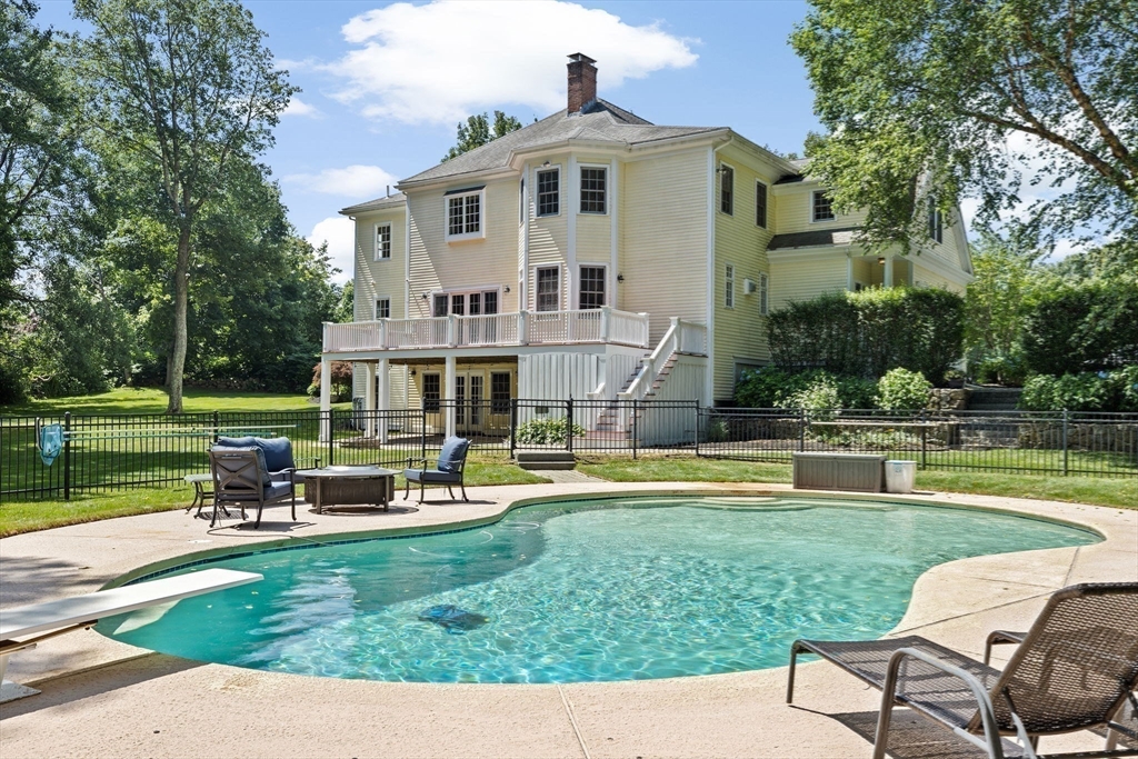 76 Clapp Rd