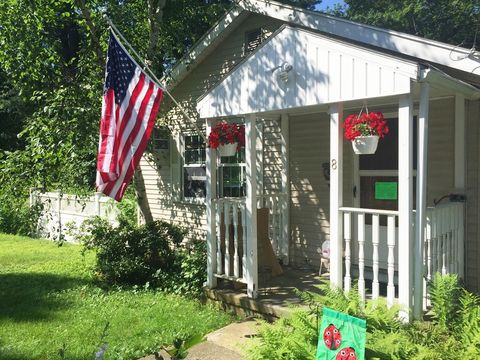 8 Castle Rd Wayland MA 01778