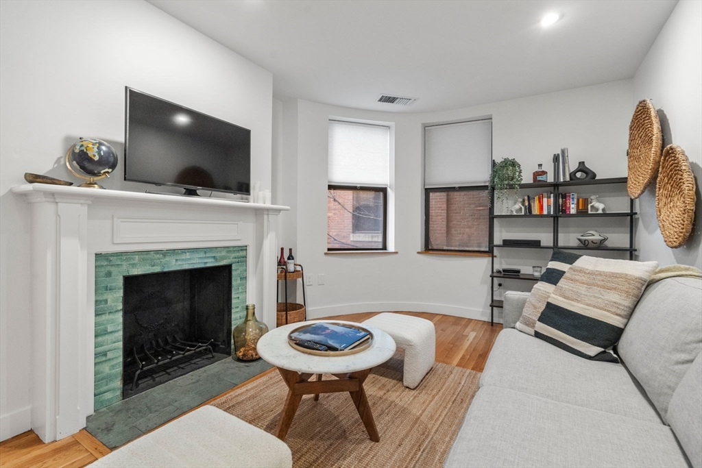 78 Gainsborough Street 106e