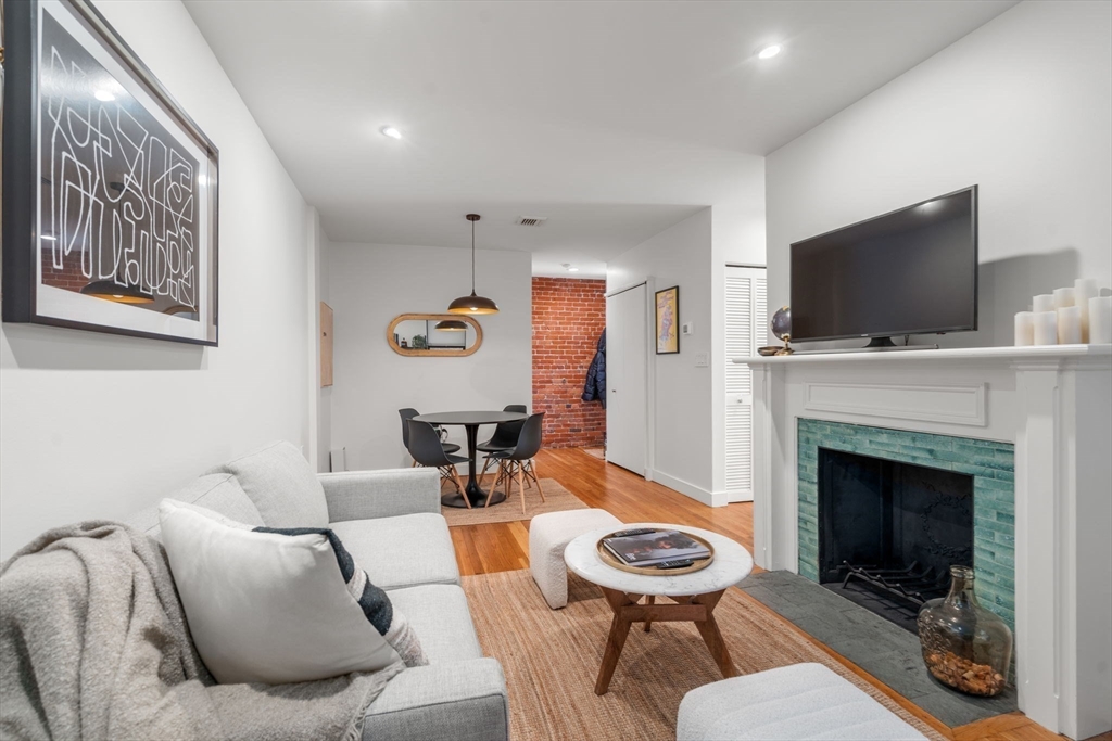 78 Gainsborough Street 106e