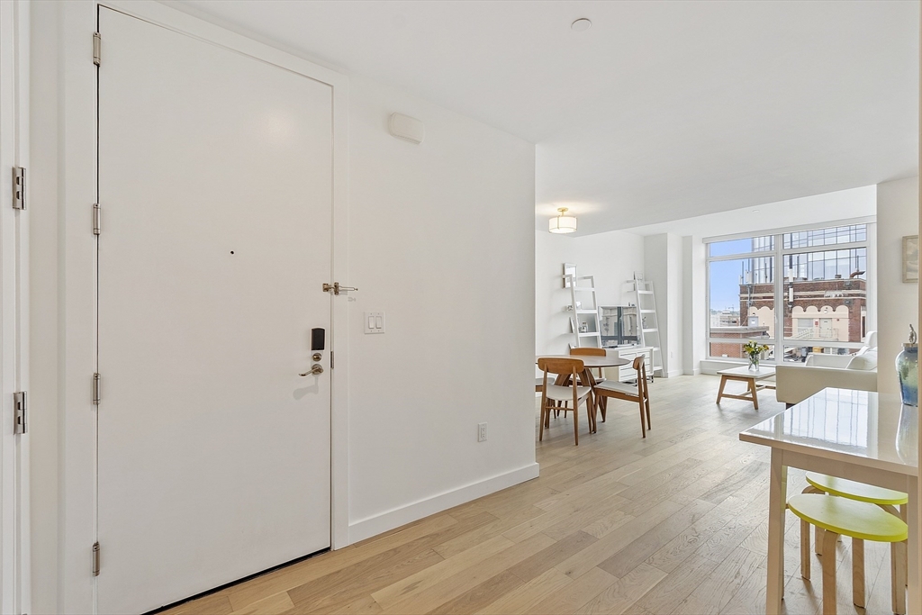 400 Stuart St 18F