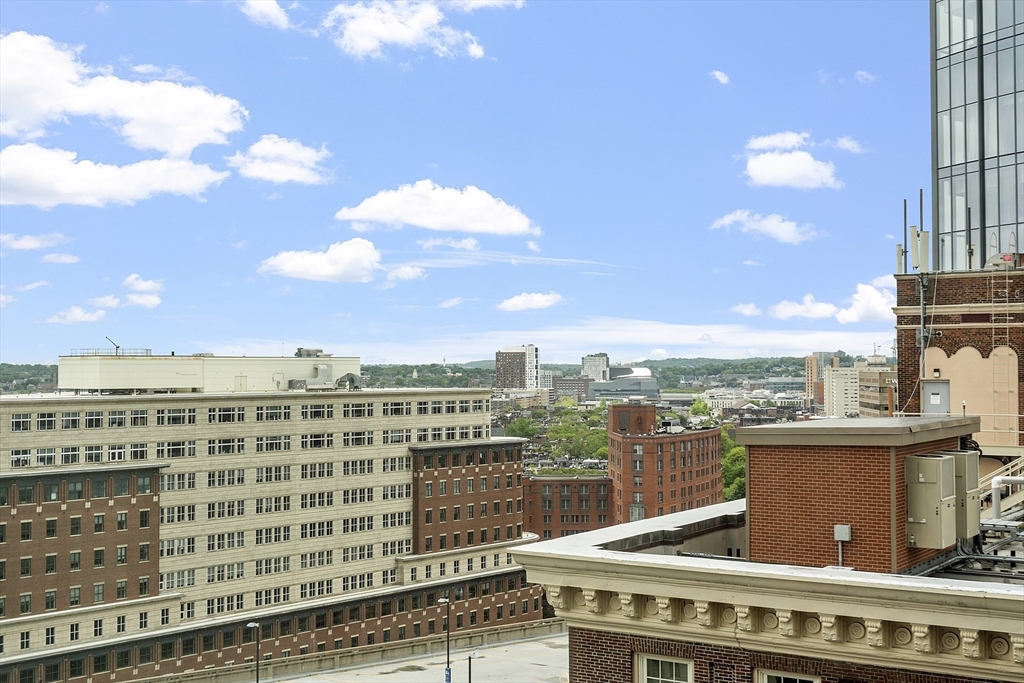 400 Stuart St 18F