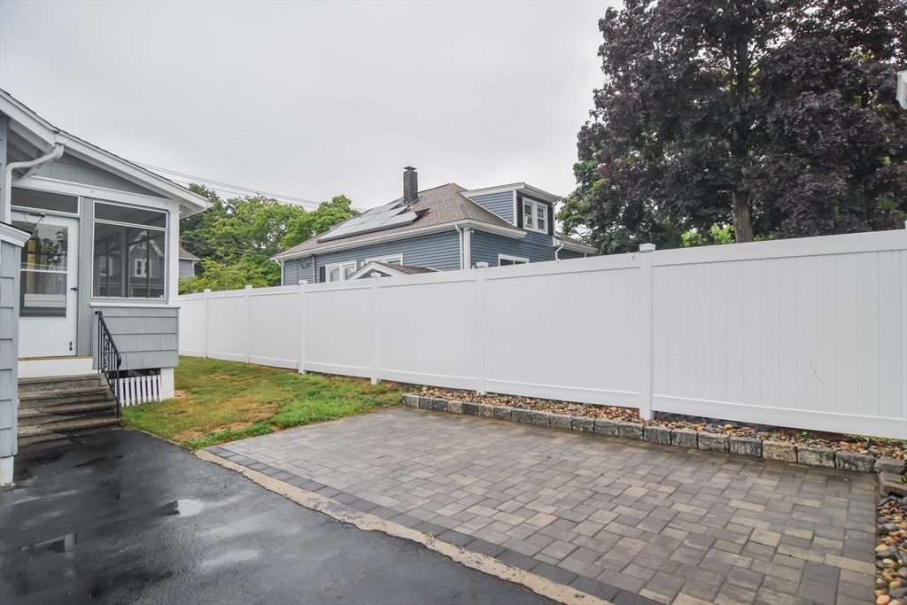 2 Lamb St