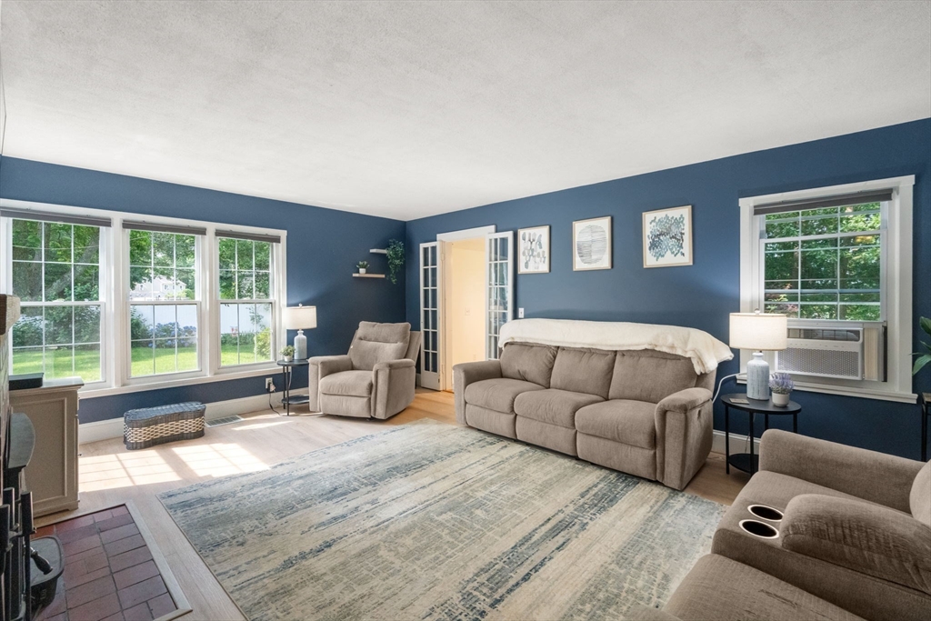 8 Randall Rd