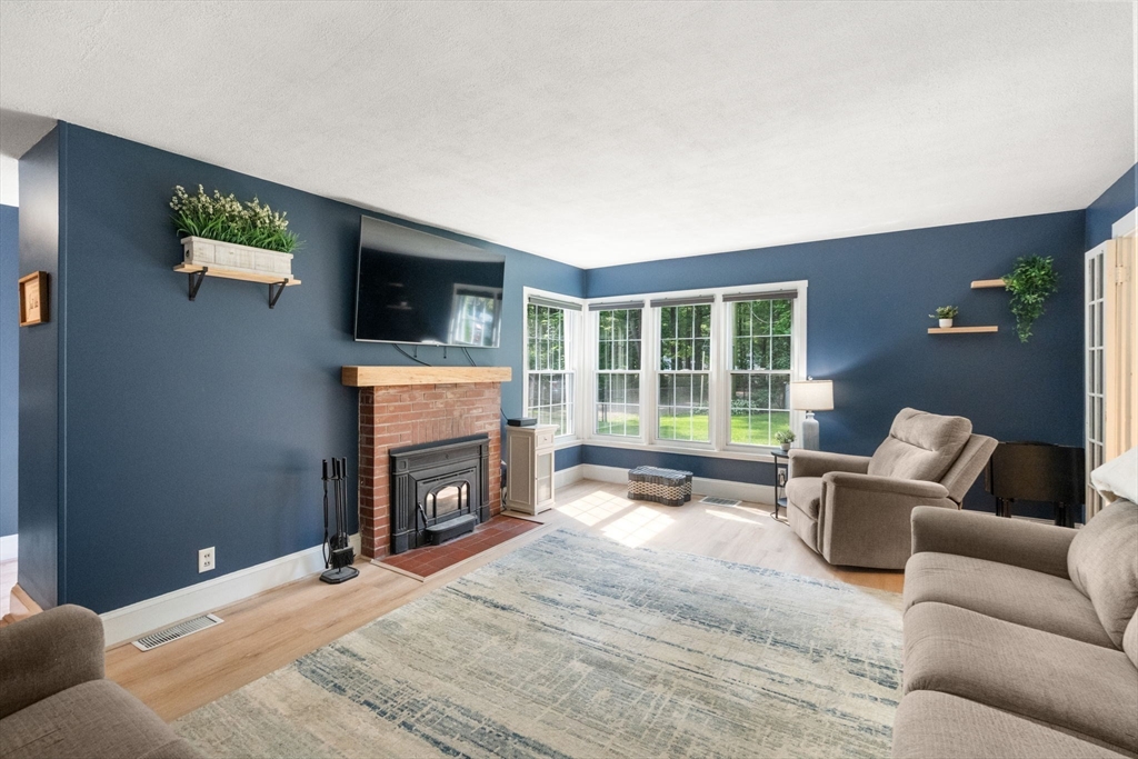 8 Randall Rd
