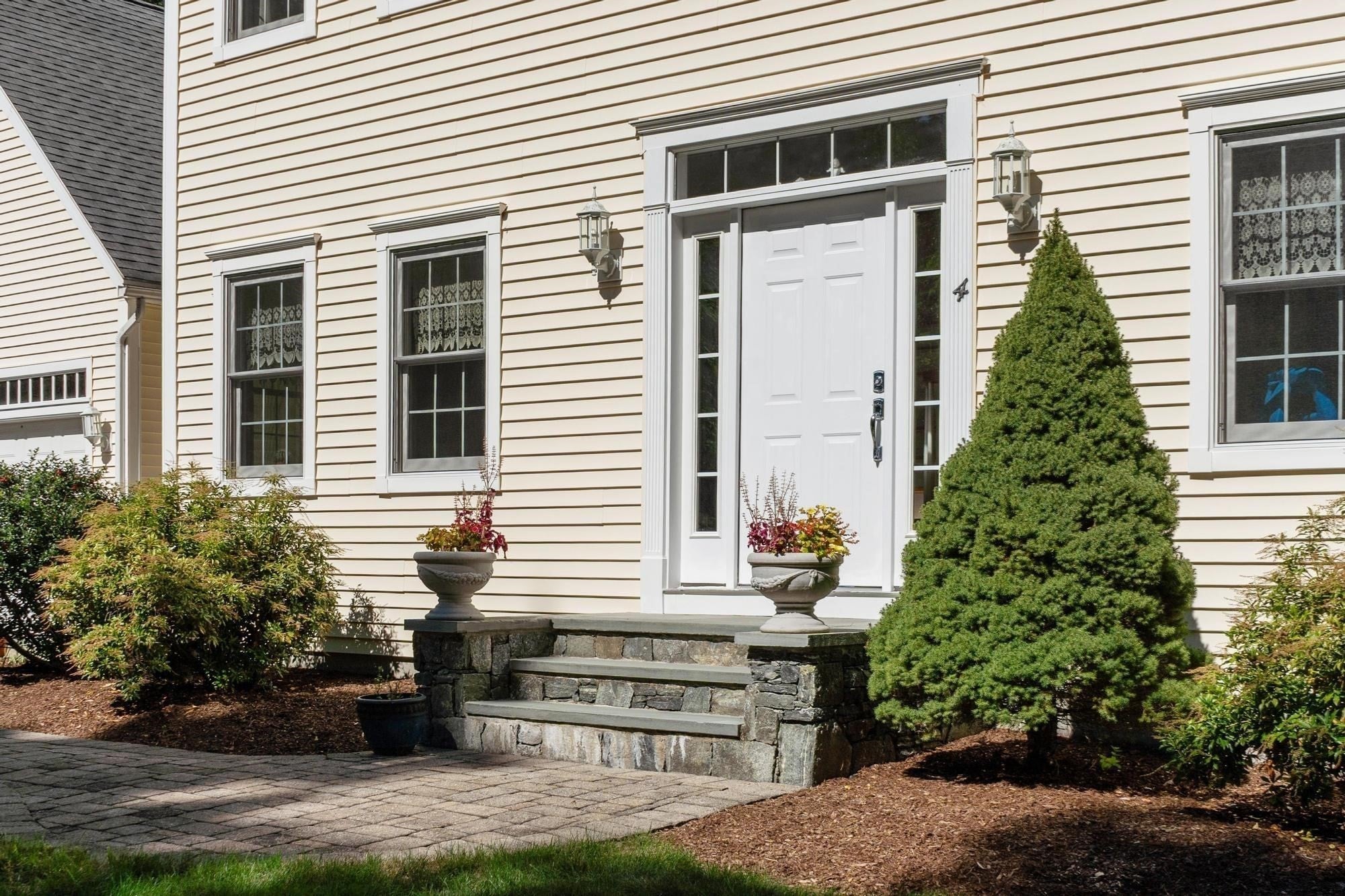4 Samuels Ln, Sterling, MA Photo #3