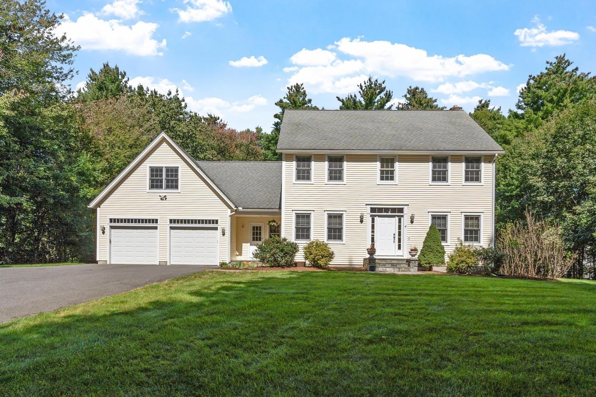 4 Samuels Ln, Sterling, MA Photo #2