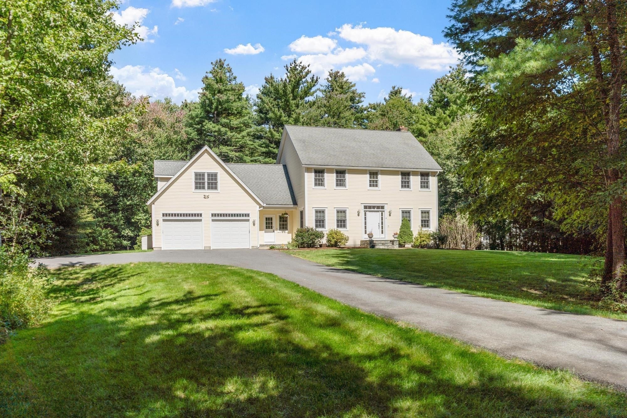 4 Samuels Ln, Sterling, MA Photo #1