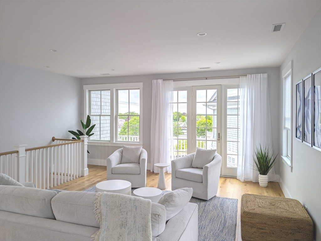 533 Woods Hole Rd D101