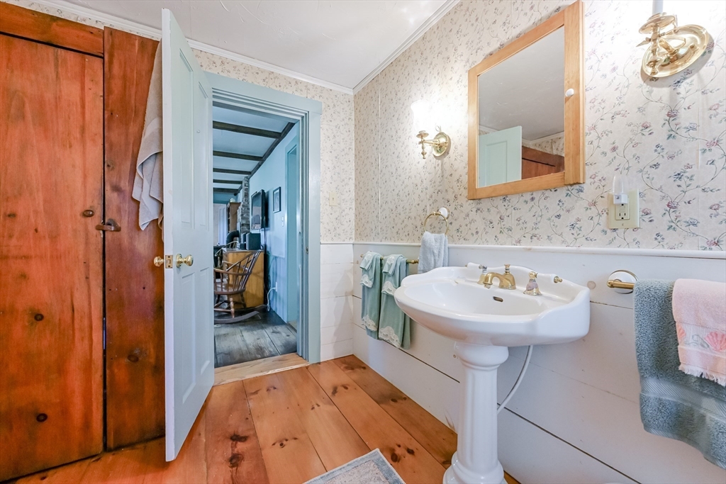 Pepperell, Massachusetts 01463, United States, 4 Bedrooms Bedrooms, ,2 BathroomsBathrooms,Residential,Pending,216693