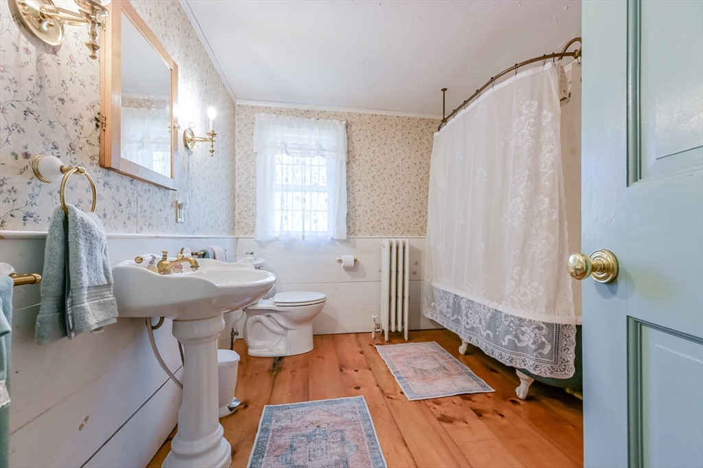 Pepperell, Massachusetts 01463, United States, 4 Bedrooms Bedrooms, ,2 BathroomsBathrooms,Residential,Pending,216693