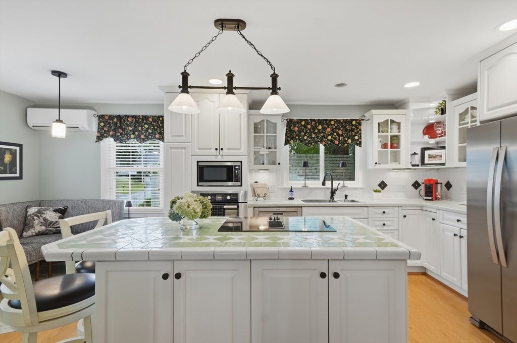 21 Oakwood Ave, Saugus, MA, 21 Oakwood Ave, Saugus, MA Photo #3