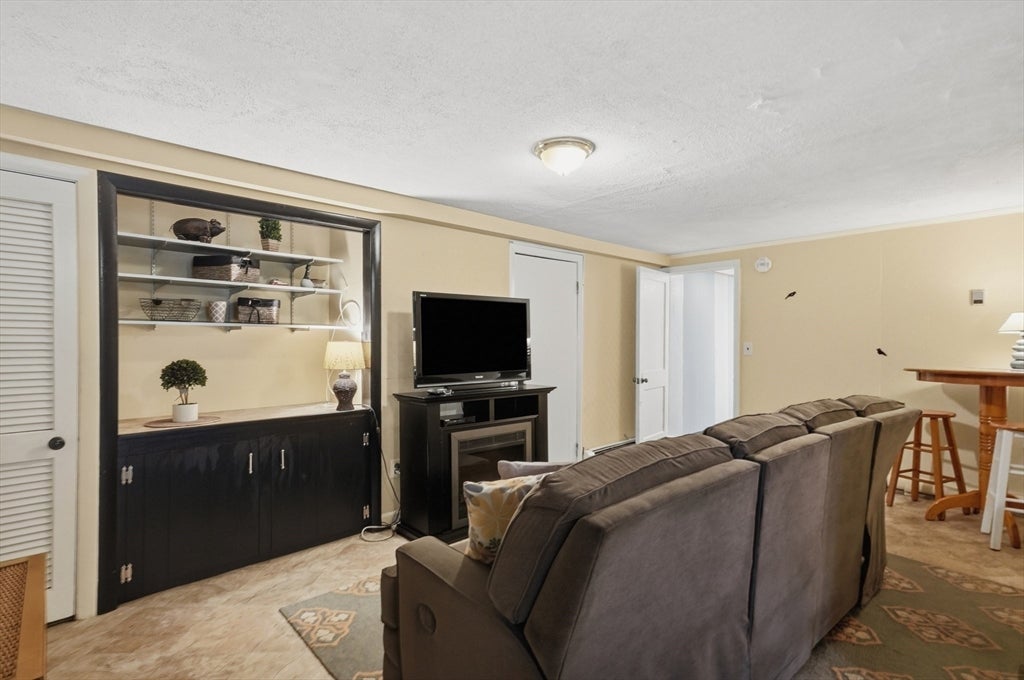 21 Oakwood Ave, Saugus, MA, 21 Oakwood Ave, Saugus, MA Photo #25