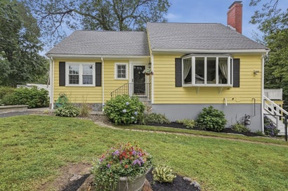 21 Oakwood Ave Saugus MA 01906