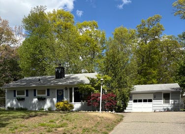 3 Crestwood Ave Plainville MA 02762