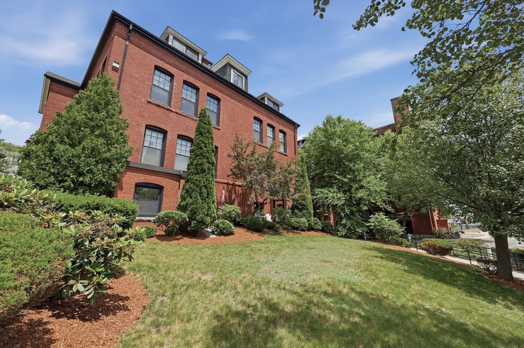 28 Adams Street 106