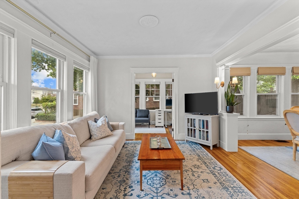 129 Waverley Ave 129