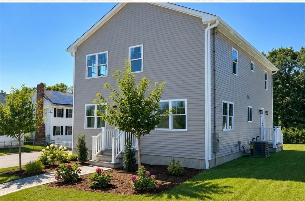 45 County St, Blackstone MA 01504