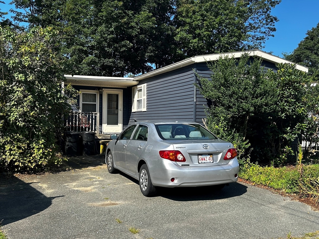 251 Newbury 15