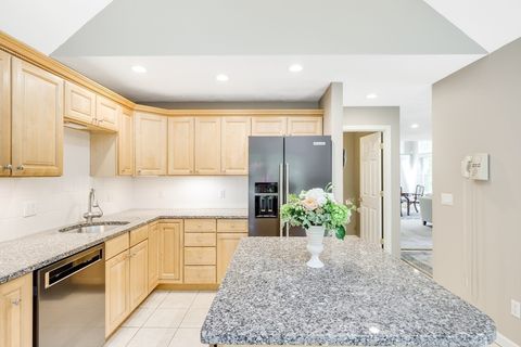 Condominium in Mashpee MA 18 Gold Leaf Ln 9.jpg