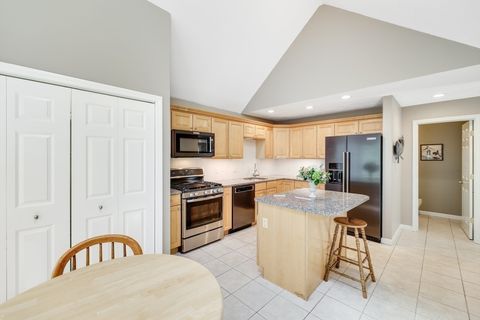 Condominium in Mashpee MA 18 Gold Leaf Ln 11.jpg