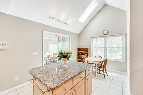 Condominium in Mashpee MA 18 Gold Leaf Ln 10.jpg