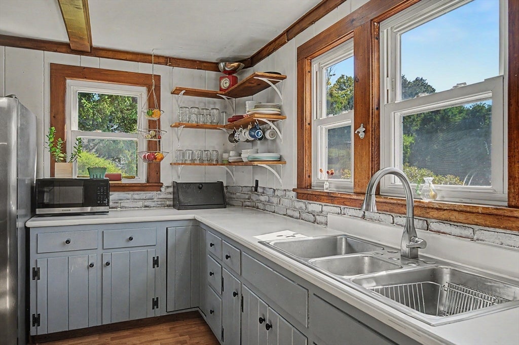 66 Glendale St, Easthampton, MA Photo #9