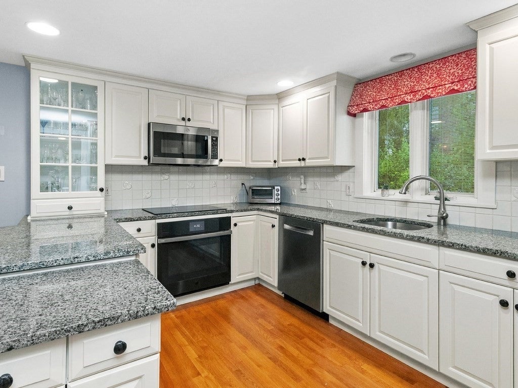28 Carver Road, Wellesley, MA Photo #6