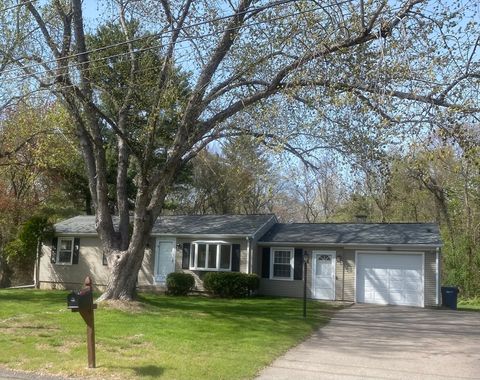 132 Cedar Ln Seekonk MA 02771