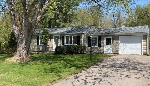132 Cedar Ln Seekonk MA 02771