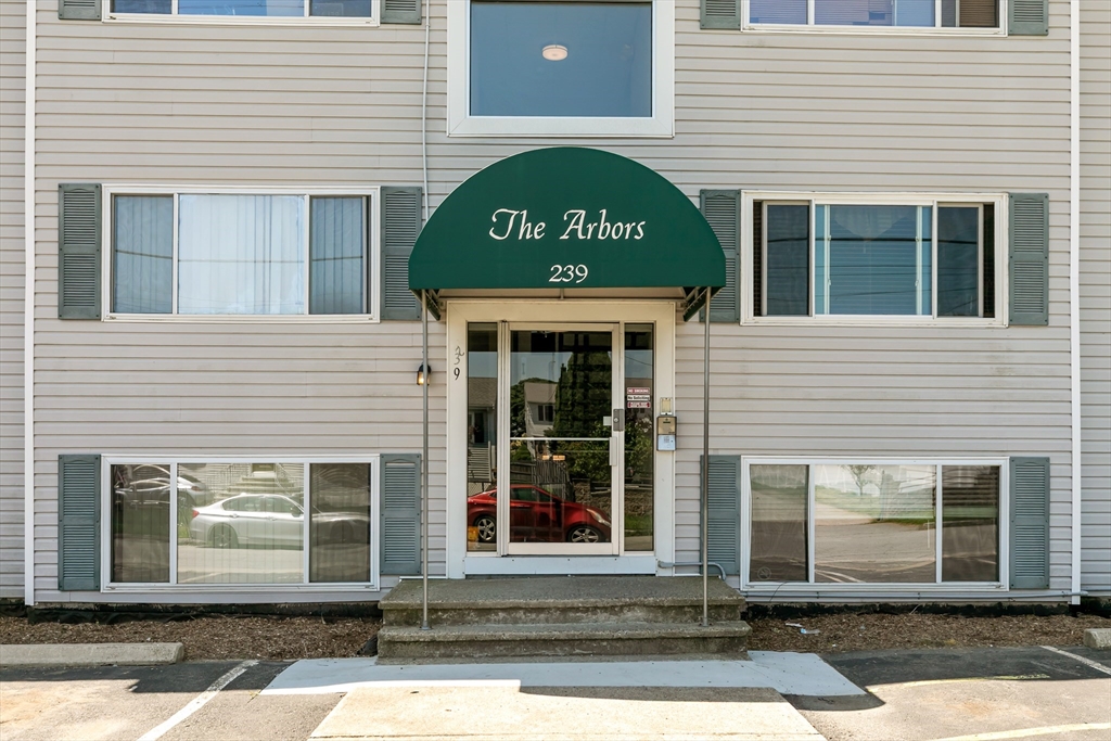 239 Glasgow St 12