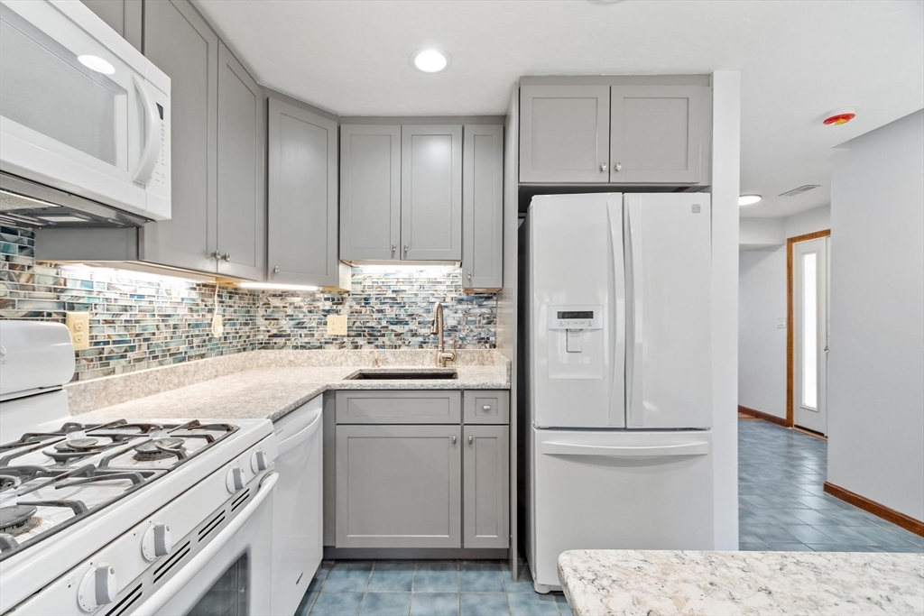 78 Meadow Pond Dr #P, Leominster, MA Photo #8