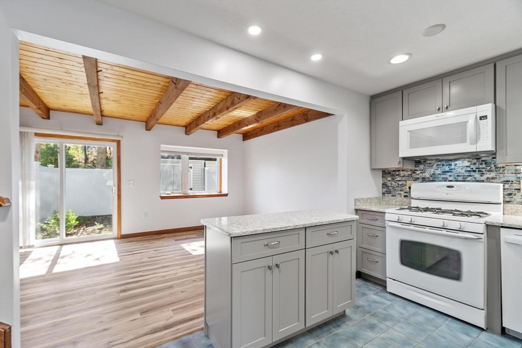 78 Meadow Pond Dr #P, Leominster, MA Photo #7