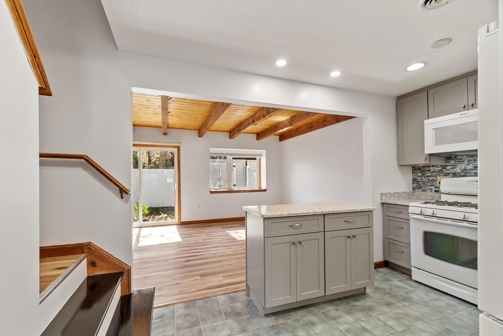 Photo of 78 Meadow Pond Dr, Leominster, MA