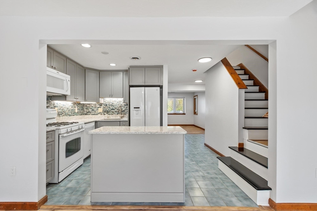 78 Meadow Pond Dr #P, Leominster, MA Photo #2